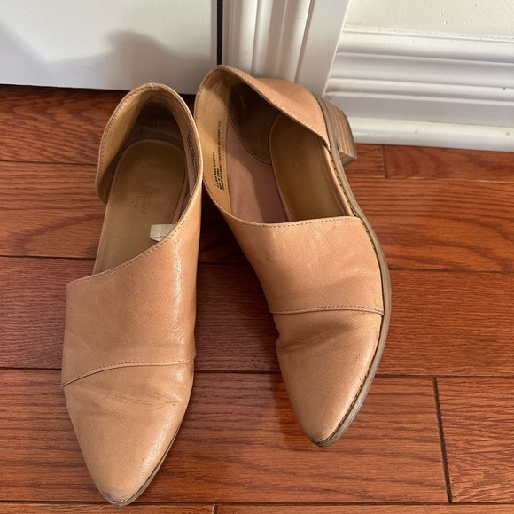 Elegant Beige Leather Flats - Picture 4 of 5